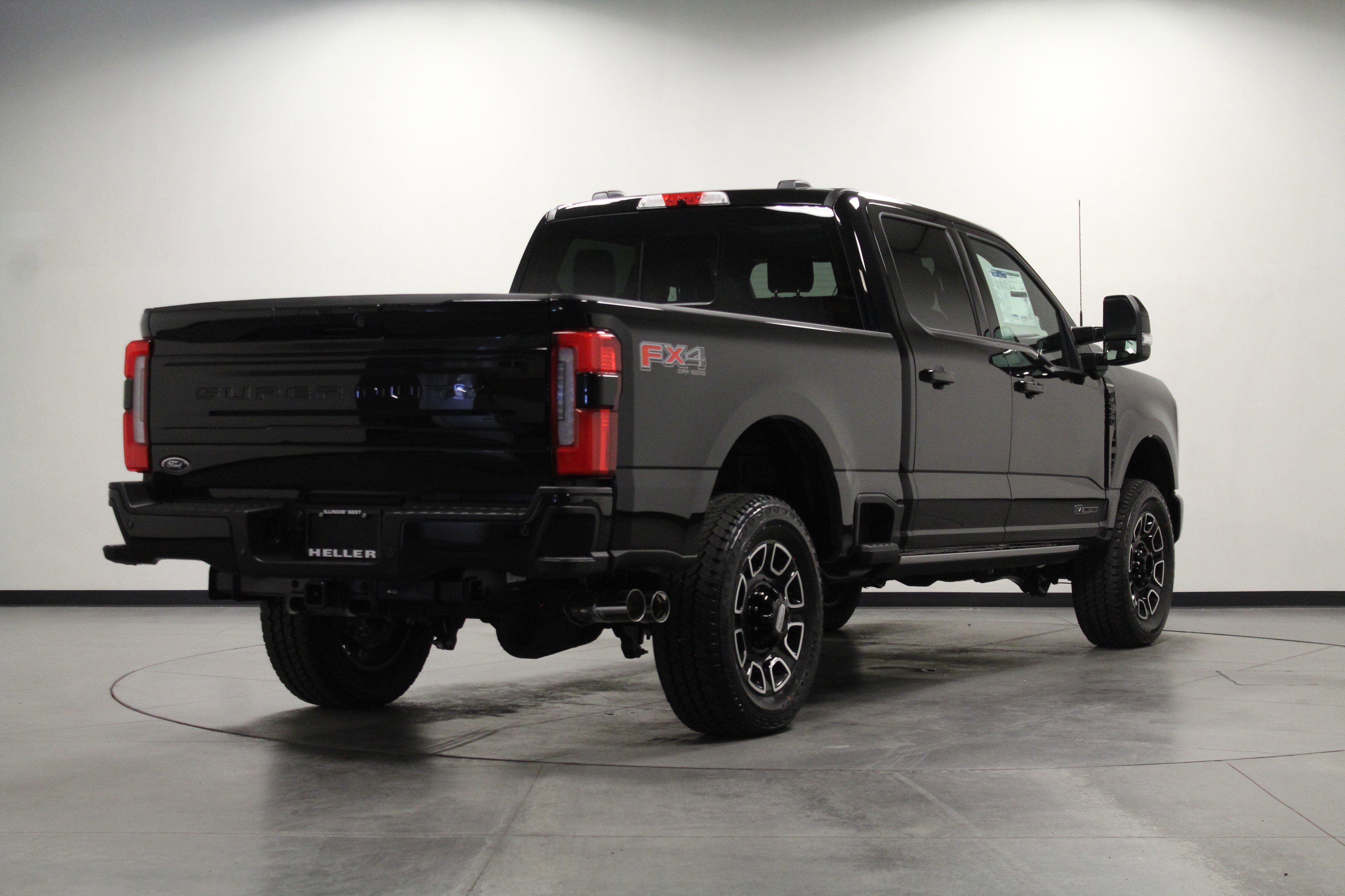 2025 Ford F-250 Lariat photo 2
