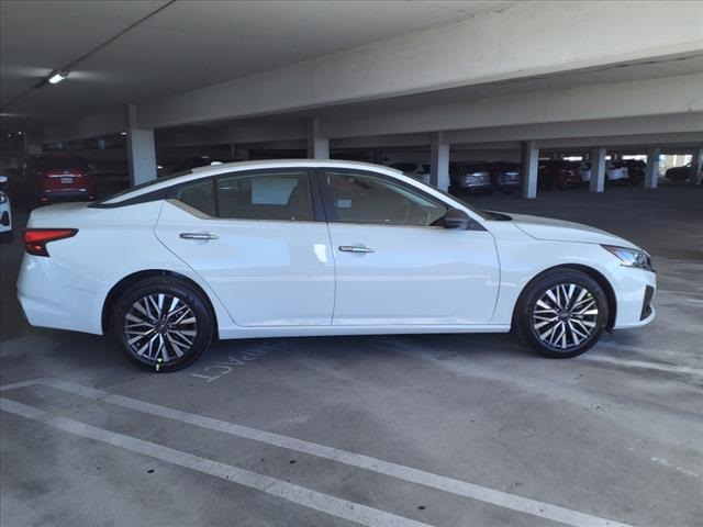 2025 Nissan Altima SV photo 4