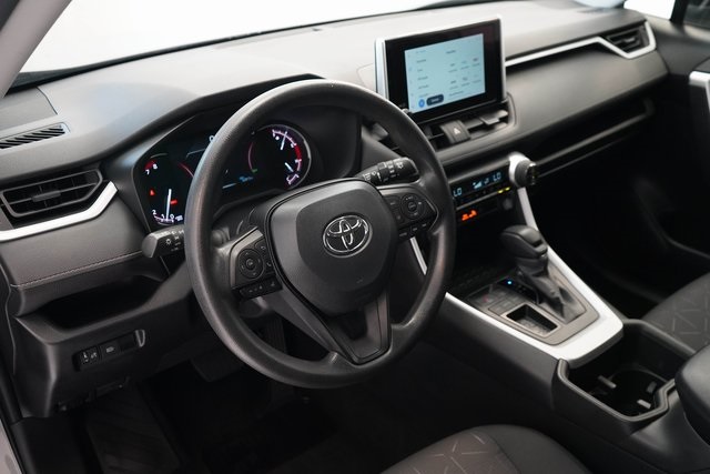 2024 Toyota RAV4 XLE photo 2