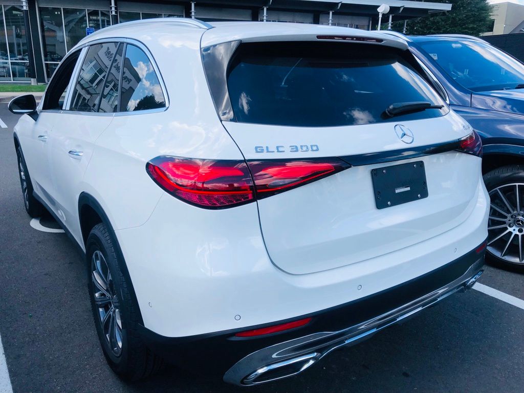 2025 Mercedes Benz GLC 300 4MATIC photo 6