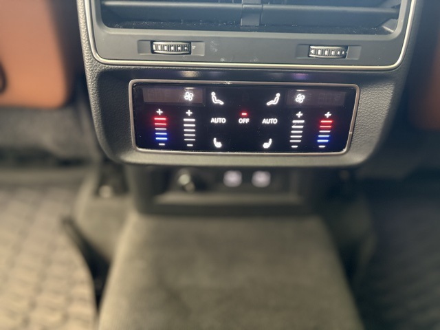 2021 Audi Q8 55 Prestige photo 9