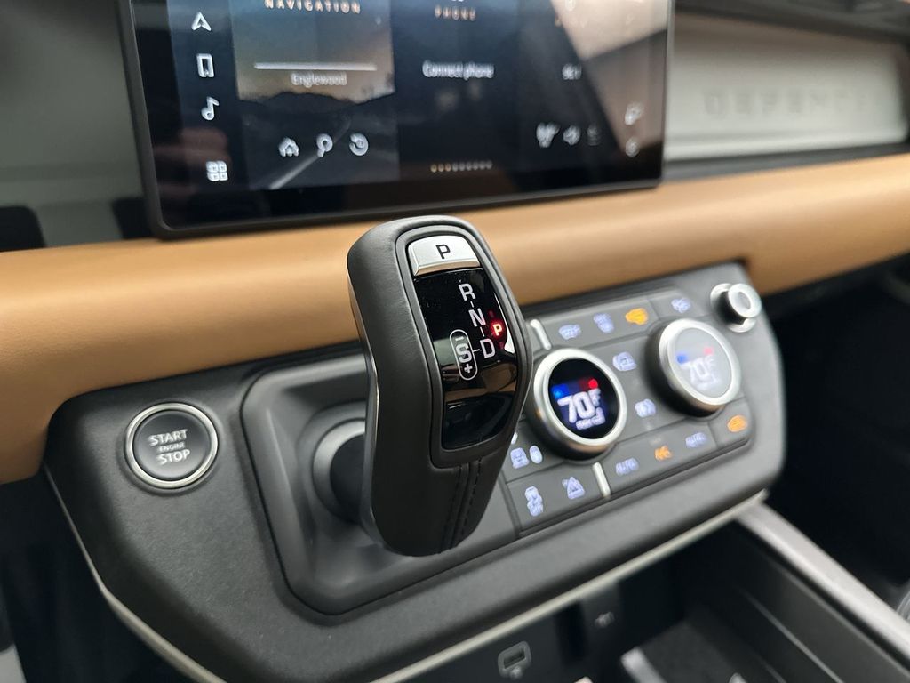 2024 Land Rover Defender 110 X-Dynamic SE photo 16
