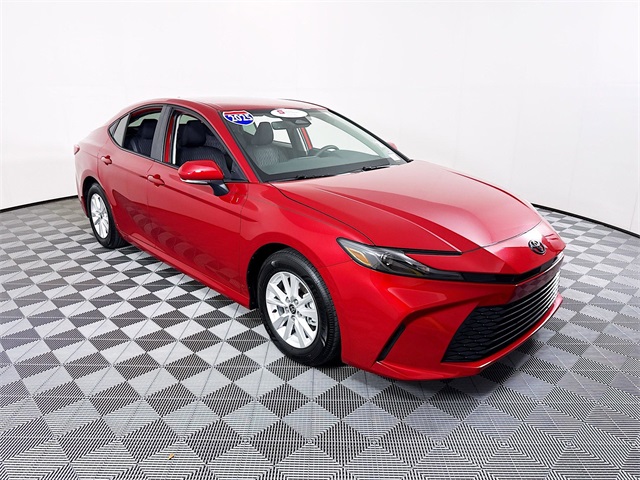 2025 Toyota Camry LE's photo