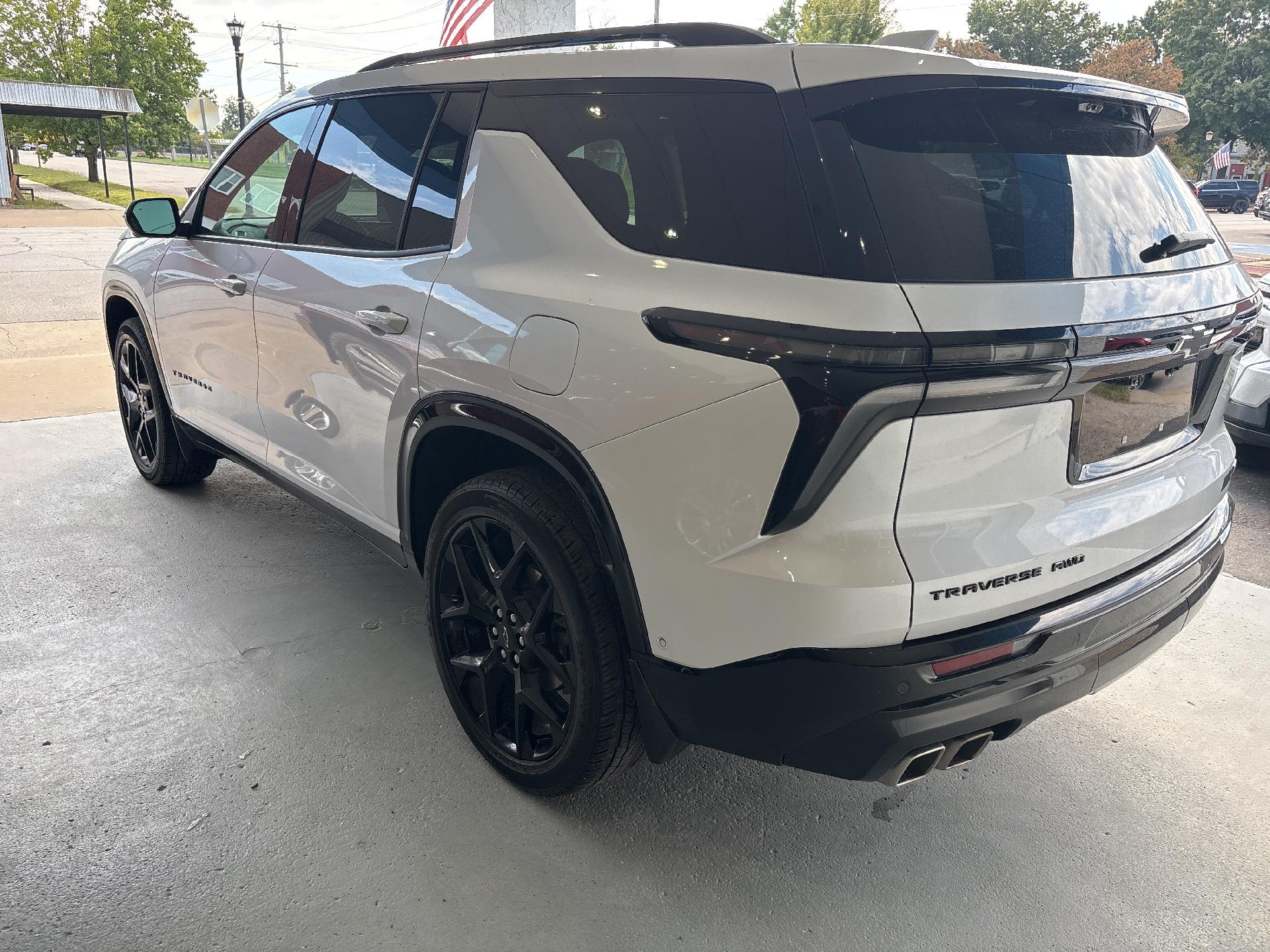 Used 2024 Chevrolet Traverse RS with VIN 1GNEVLKS3RJ223154 for sale in Kansas City