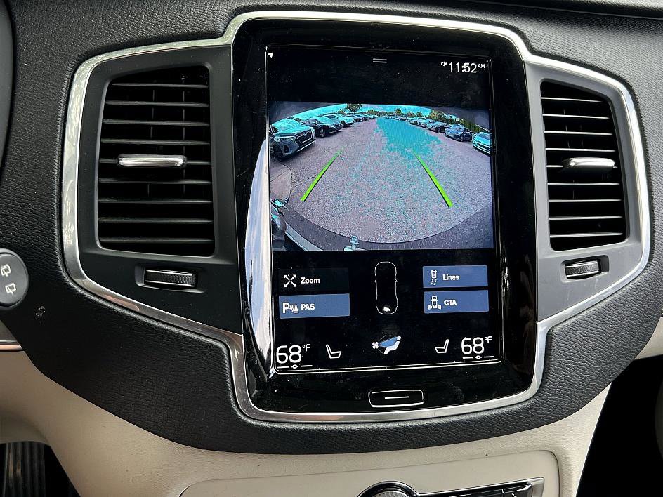 2022 Volvo XC90 Momentum AWD photo 11