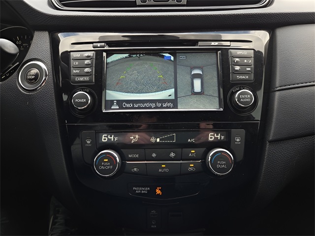2017 Nissan Rogue SV photo 33