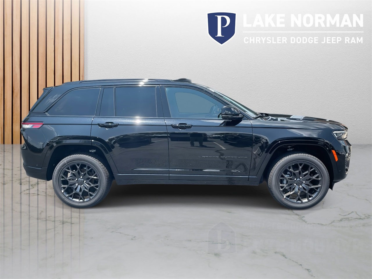 2025 Jeep Grand Cherokee Summit Reserve photo 2