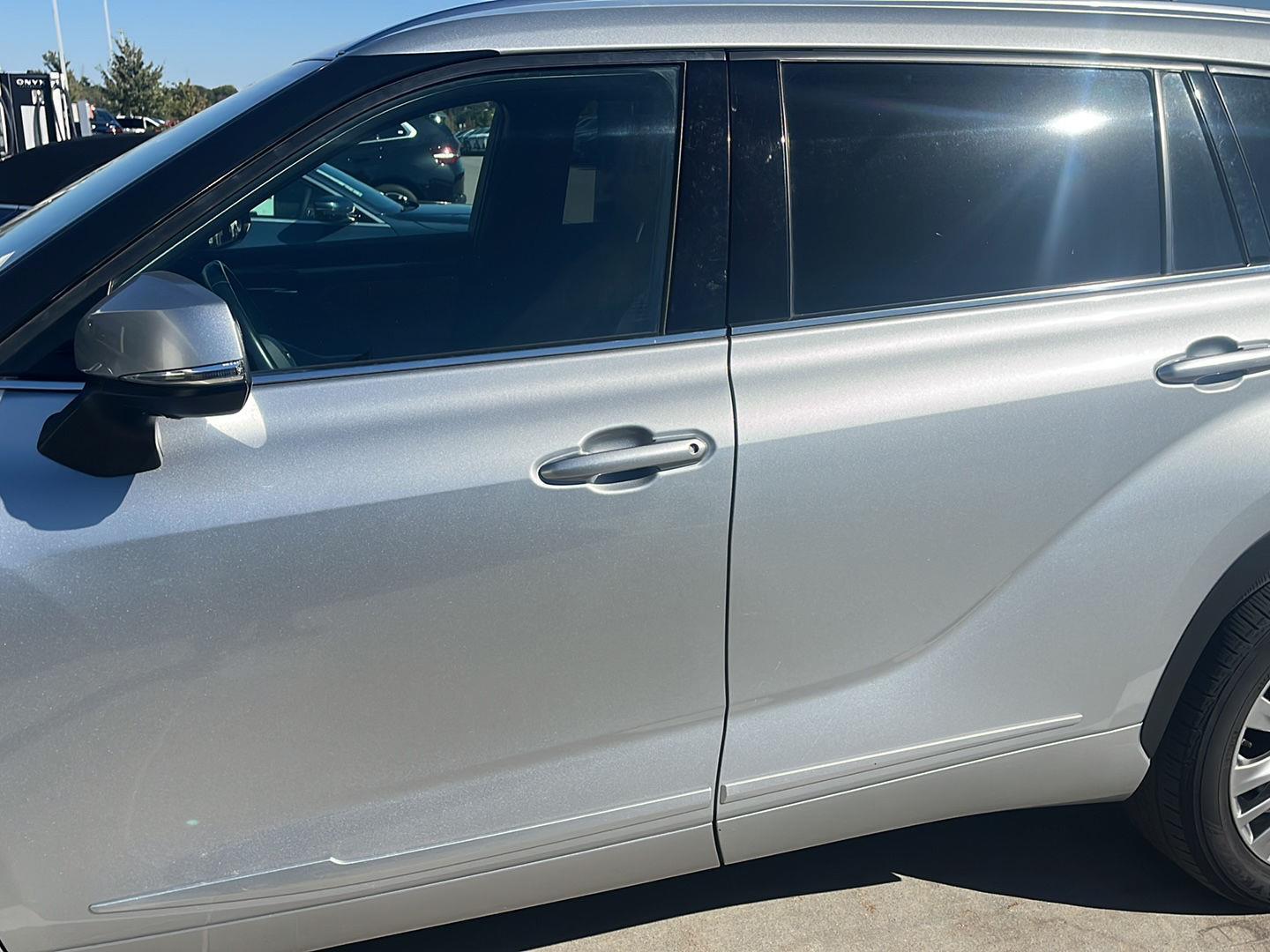 2021 Toyota Highlander Platinum photo 2