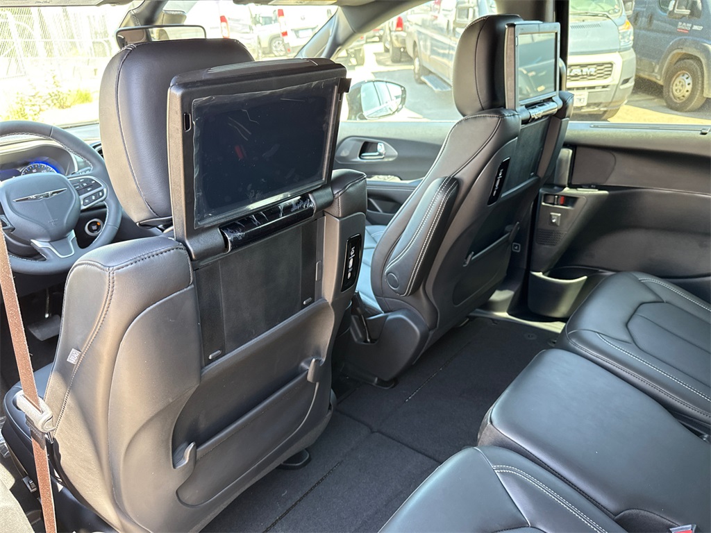 2025 Chrysler Pacifica photo 20