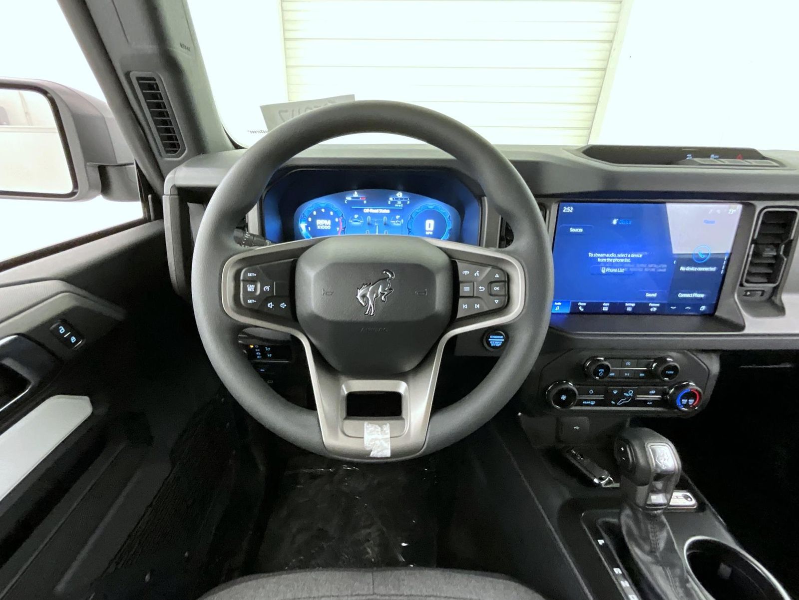 2025 Ford Bronco Base photo 11