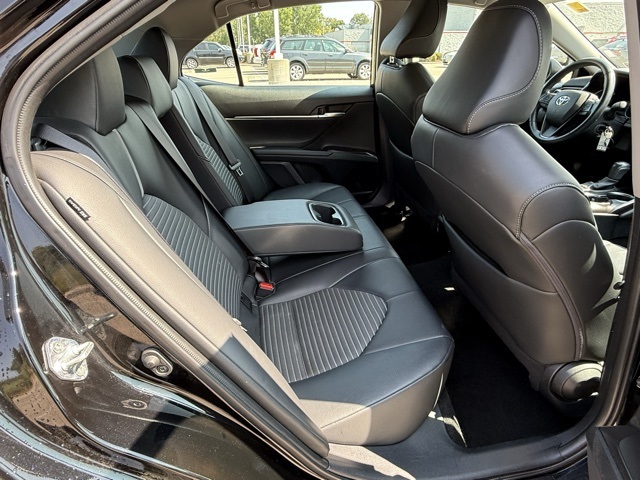2023 Toyota Camry SE photo 18