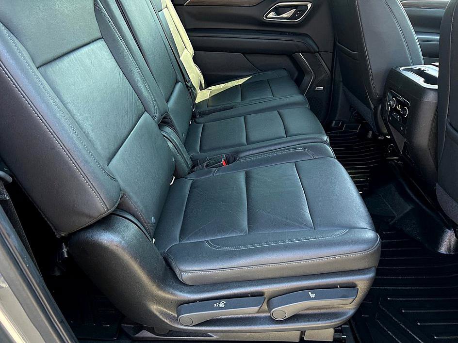 2021 Chevrolet Suburban LT photo 21