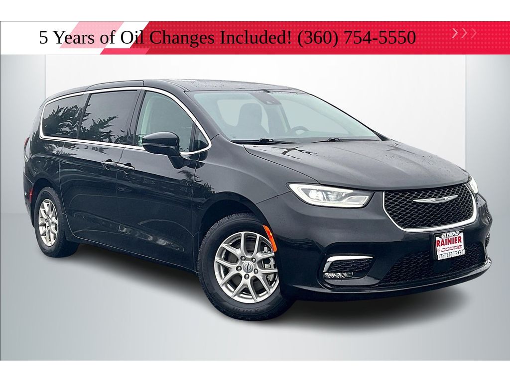 2024 Chrysler Pacifica Touring L's photo