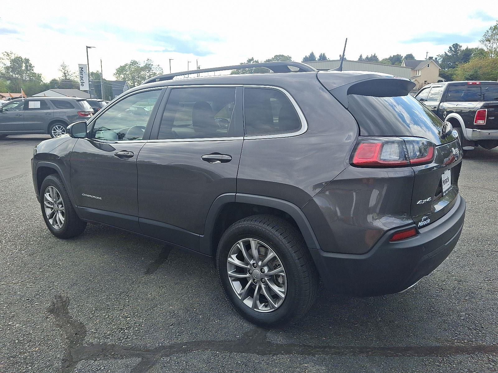 2022 Jeep Cherokee Latitude Lux photo 5