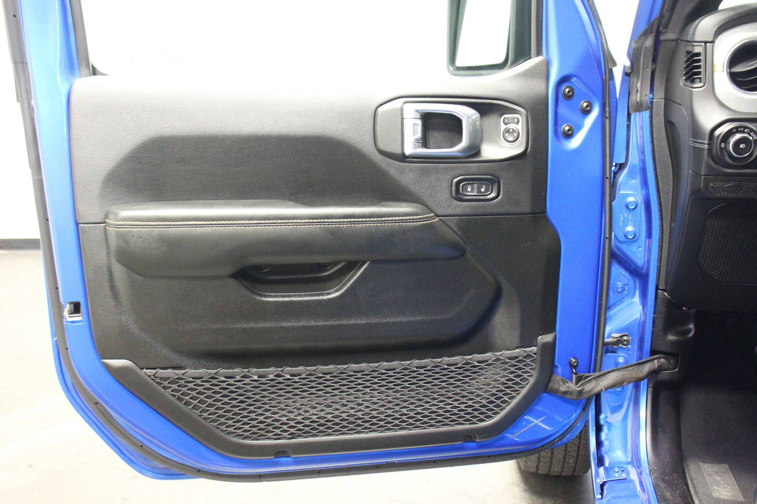 2024 Jeep Wrangler Sahara photo 12