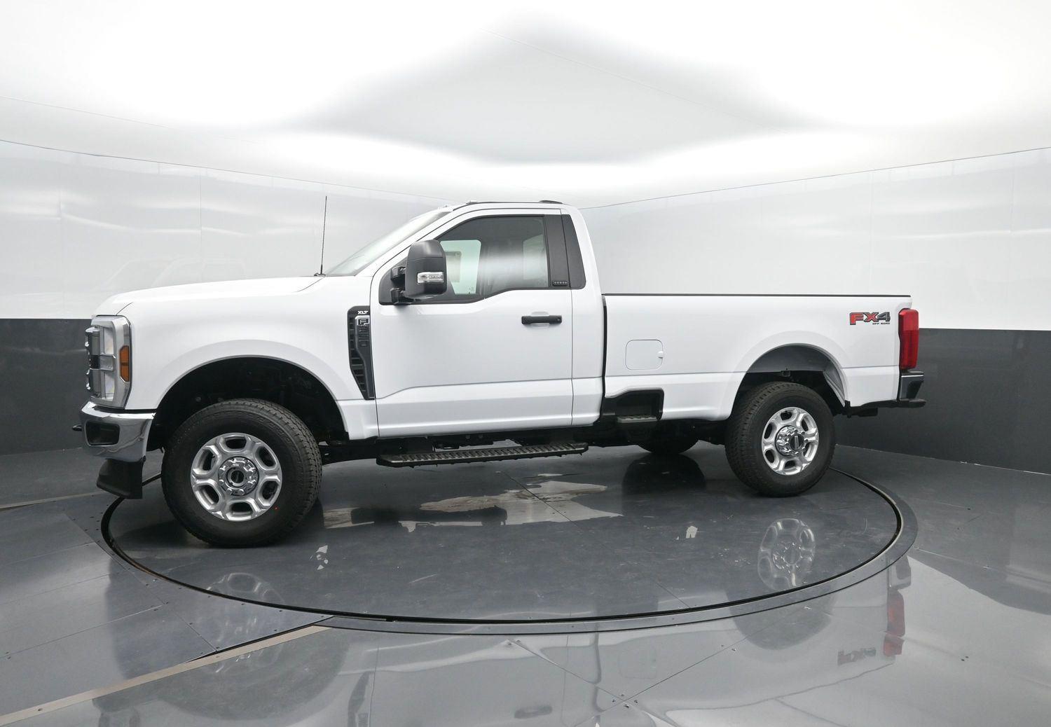 2025 Ford F-350 Super Duty XLT's photo