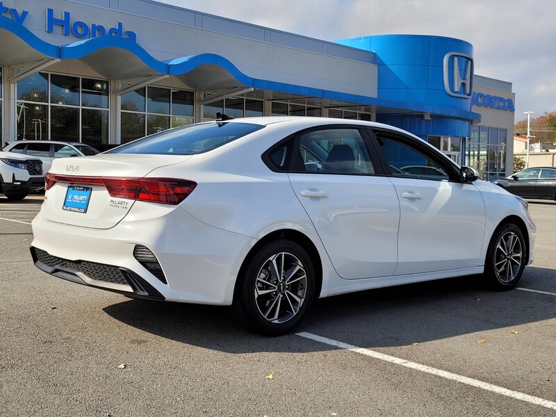 2023 Kia Forte LXS photo 3