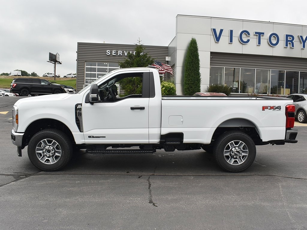 2025 Ford F-350 XLT photo 2