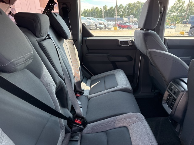 2025 Ford Bronco Base photo 18