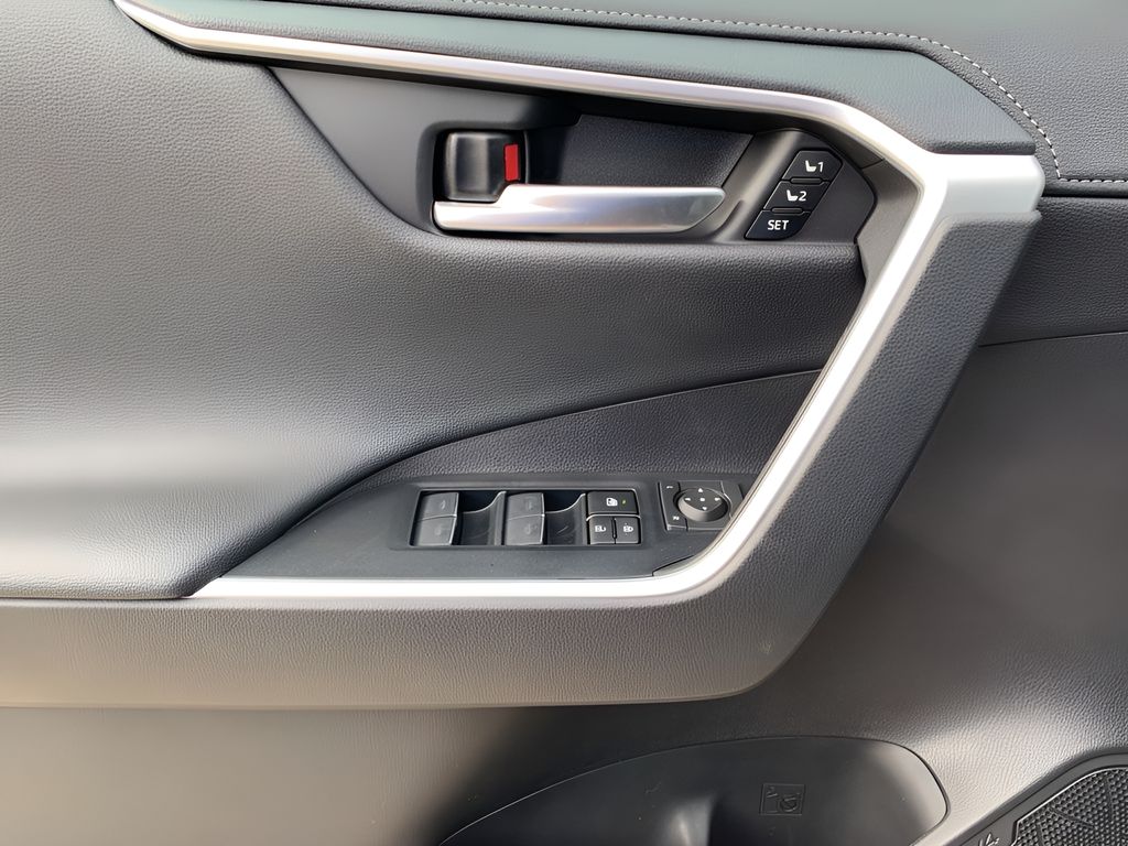 2025 Toyota RAV4 Limited photo 4