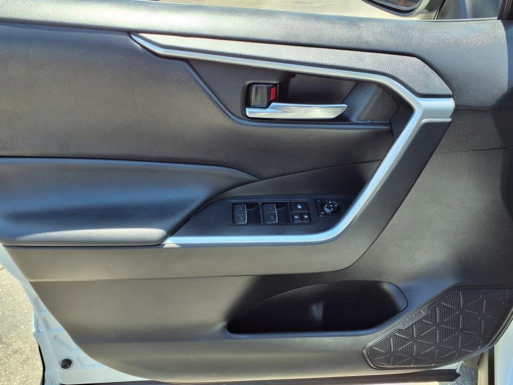 2022 Toyota RAV4 XLE Premium photo 12