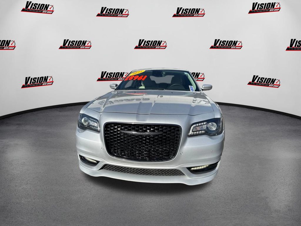 2022 Chrysler 300 Touring photo 2