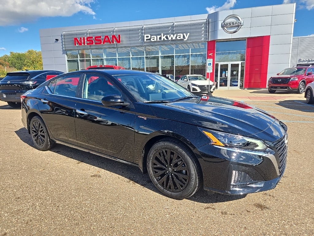 2025 Nissan Altima SV's photo