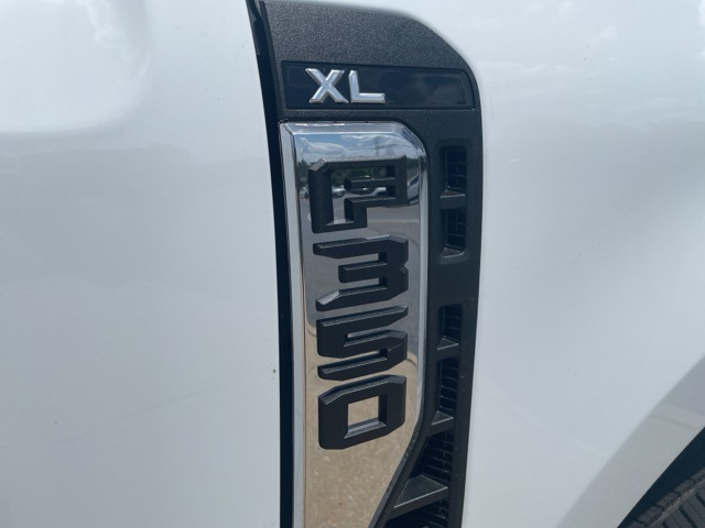 2025 Ford F-350 photo 3