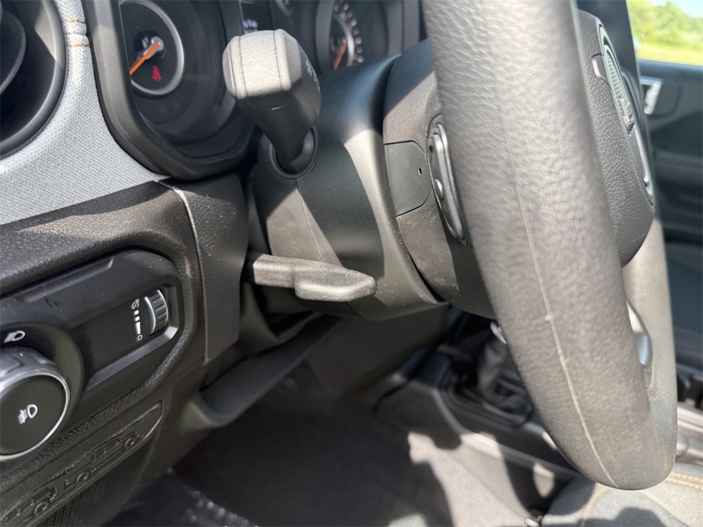 2025 Jeep Wrangler Sport photo 13