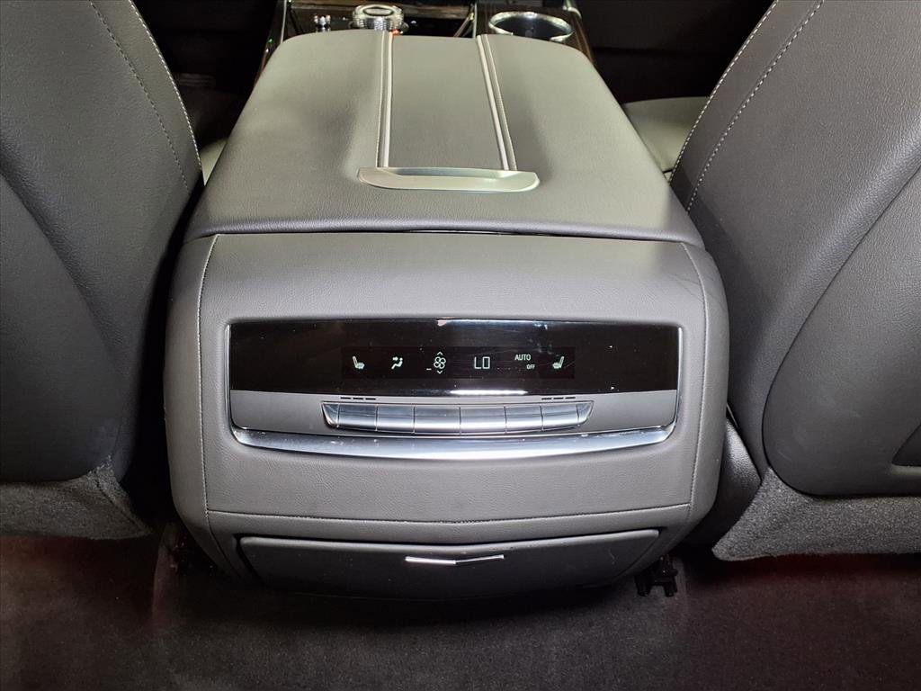 2025 Cadillac Escalade ESV Luxury photo 17