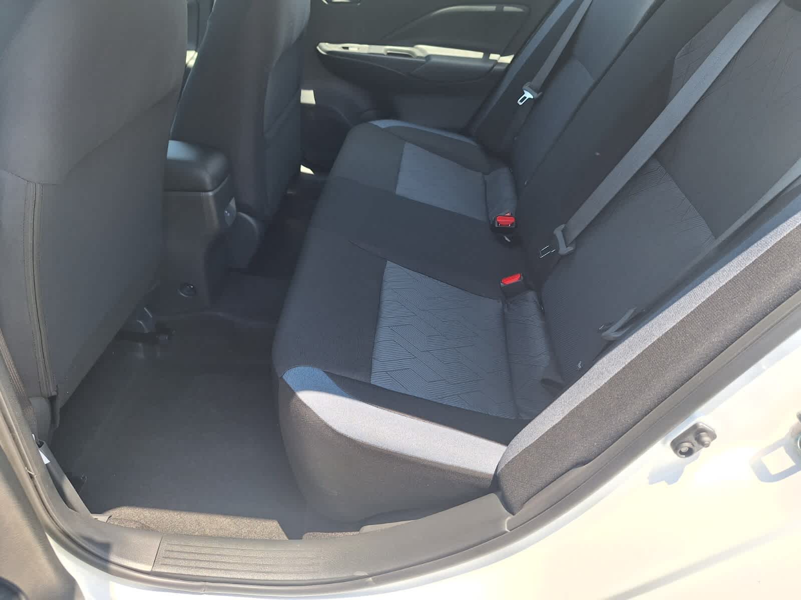 2025 Nissan Versa SV photo 21