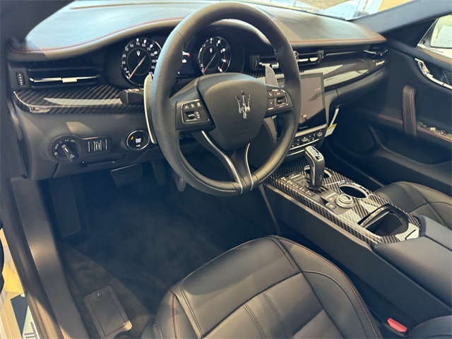 2024 Maserati Quattroporte Modena Q4 photo 12