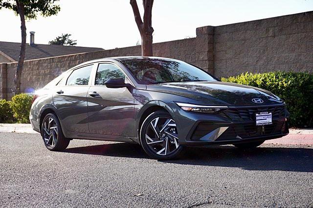 2025 Hyundai Elantra Hybrid SEL Sport photo 2