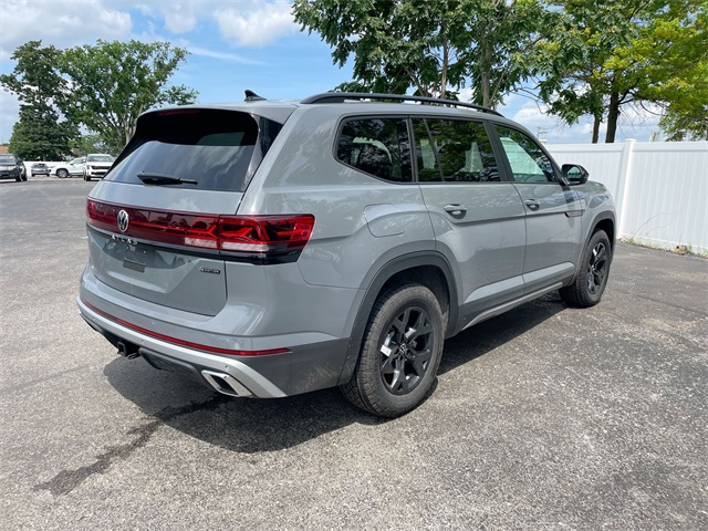 2025 Volkswagen Atlas Peak Edition SE Technology photo 25