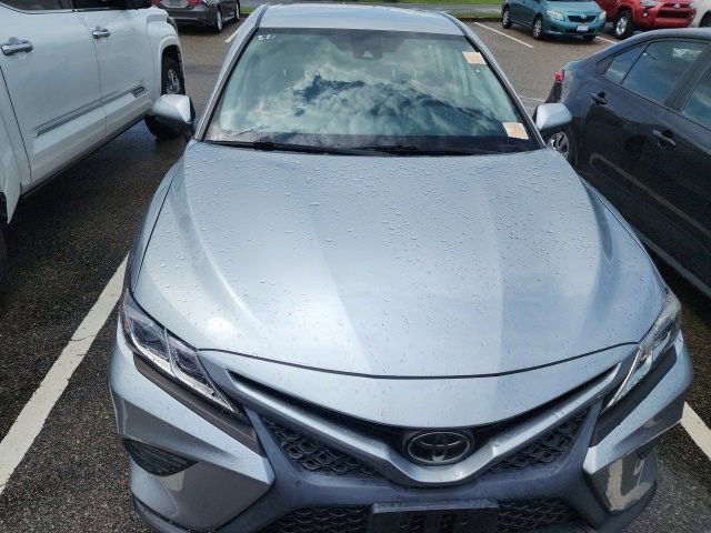 2019 Toyota Camry SE photo 2