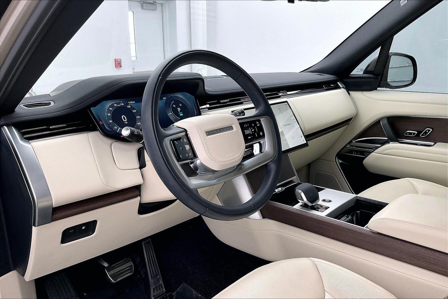 2025 Land Rover Range Rover SE photo 6