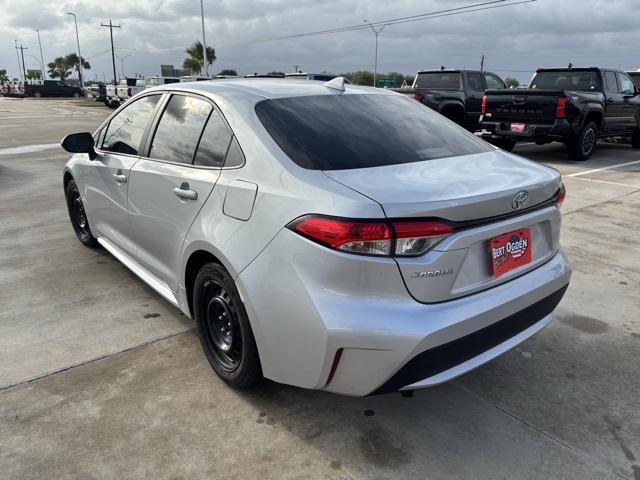 2022 Toyota Corolla LE photo 4