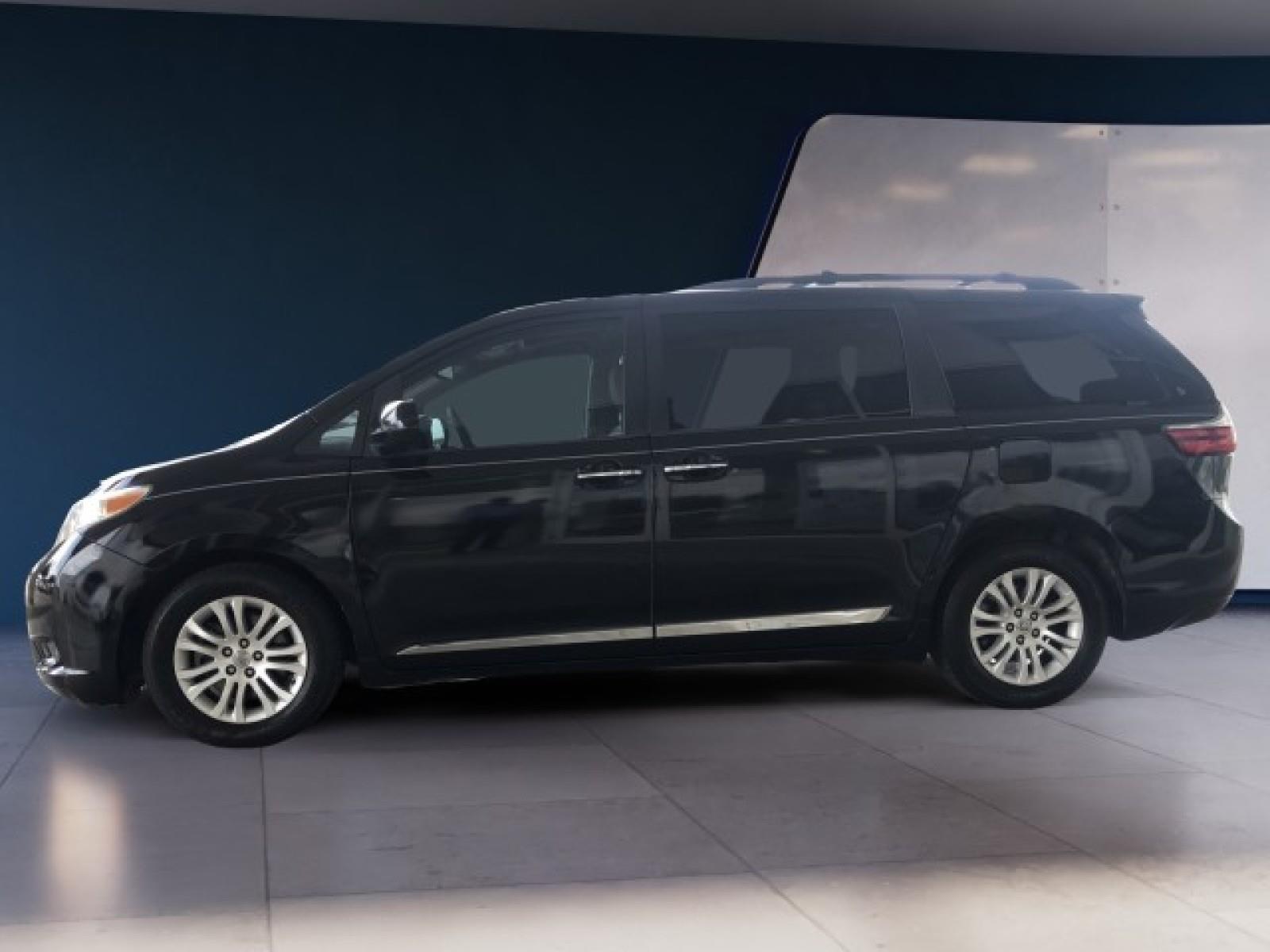 2015 Toyota Sienna Limited Premium photo 2