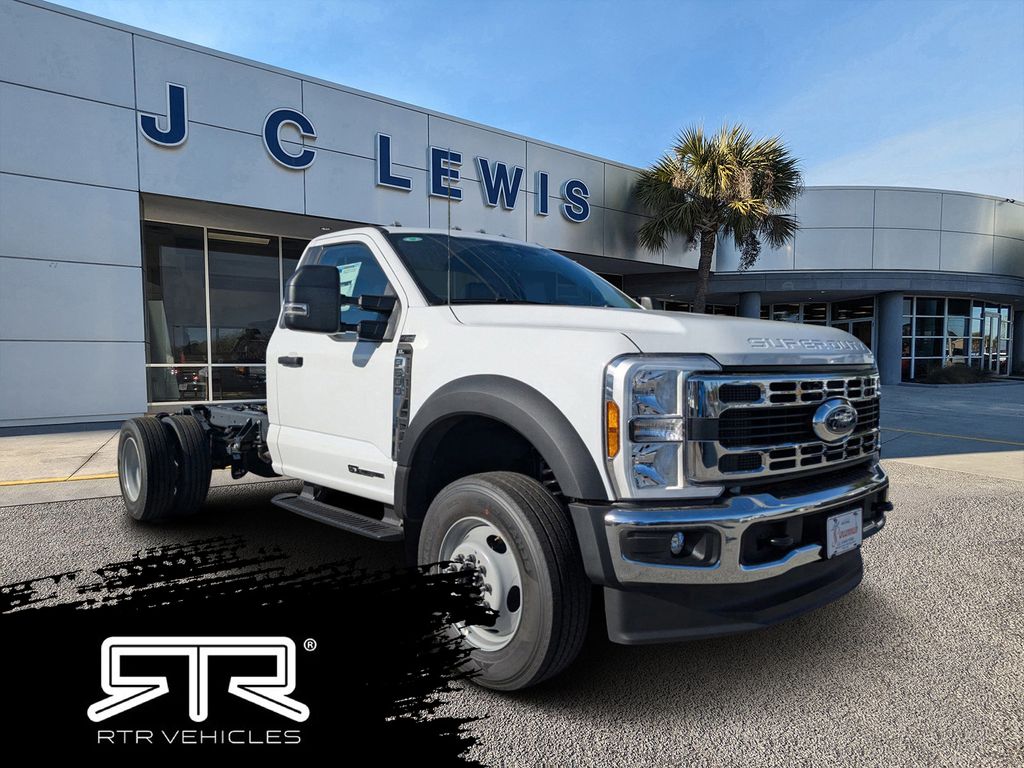 2025 Ford F-600 Super Duty Chassis Cab XL's photo