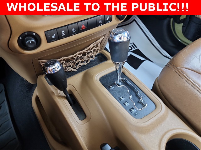 2013 Jeep Wrangler Unlimited Sahara photo 19