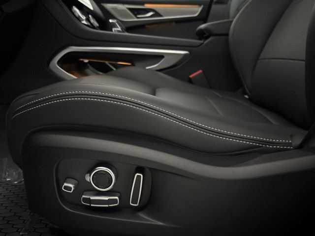 2025 Jaguar F-PACE P400 R-Dynamic S photo 13