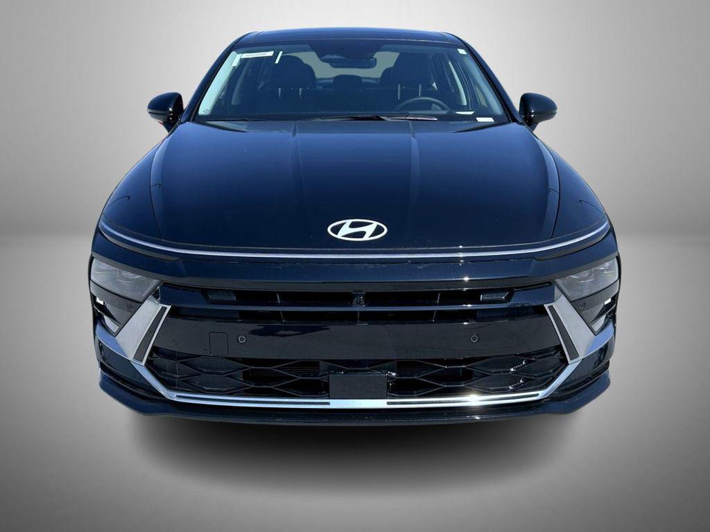 2025 Hyundai Sonata Hybrid Limited photo 2