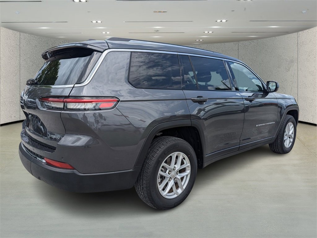 2022 Jeep Grand Cherokee Laredo photo 2