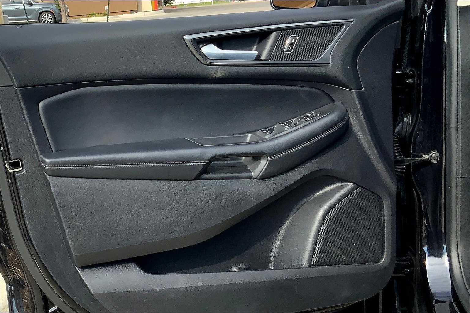 2022 Ford Edge SE photo 37