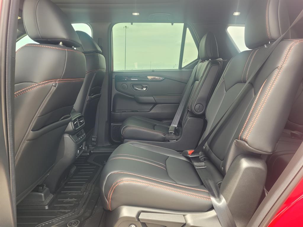 2025 Honda Pilot TrailSport photo 14