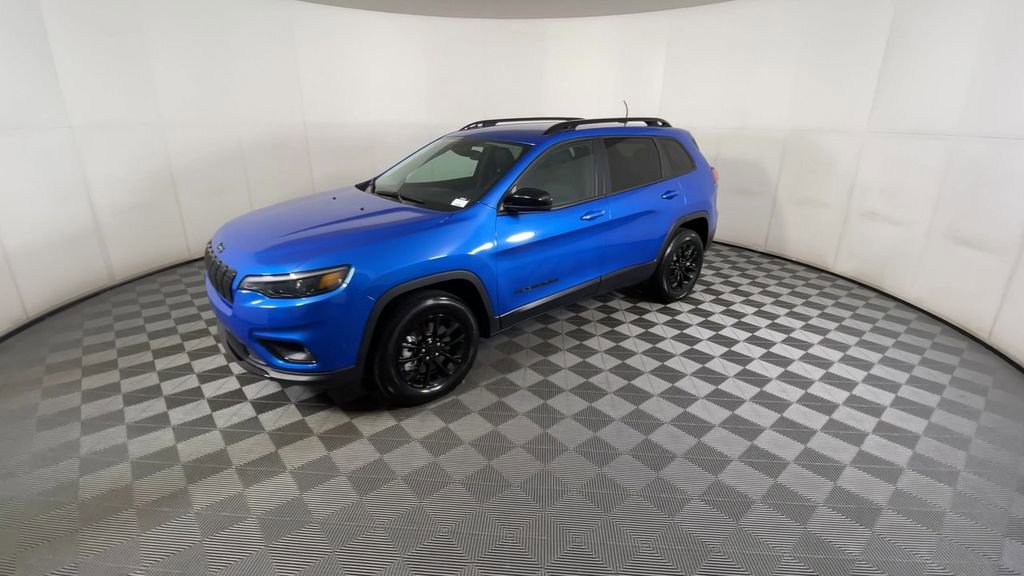 2023 Jeep Cherokee Altitude Lux photo 3
