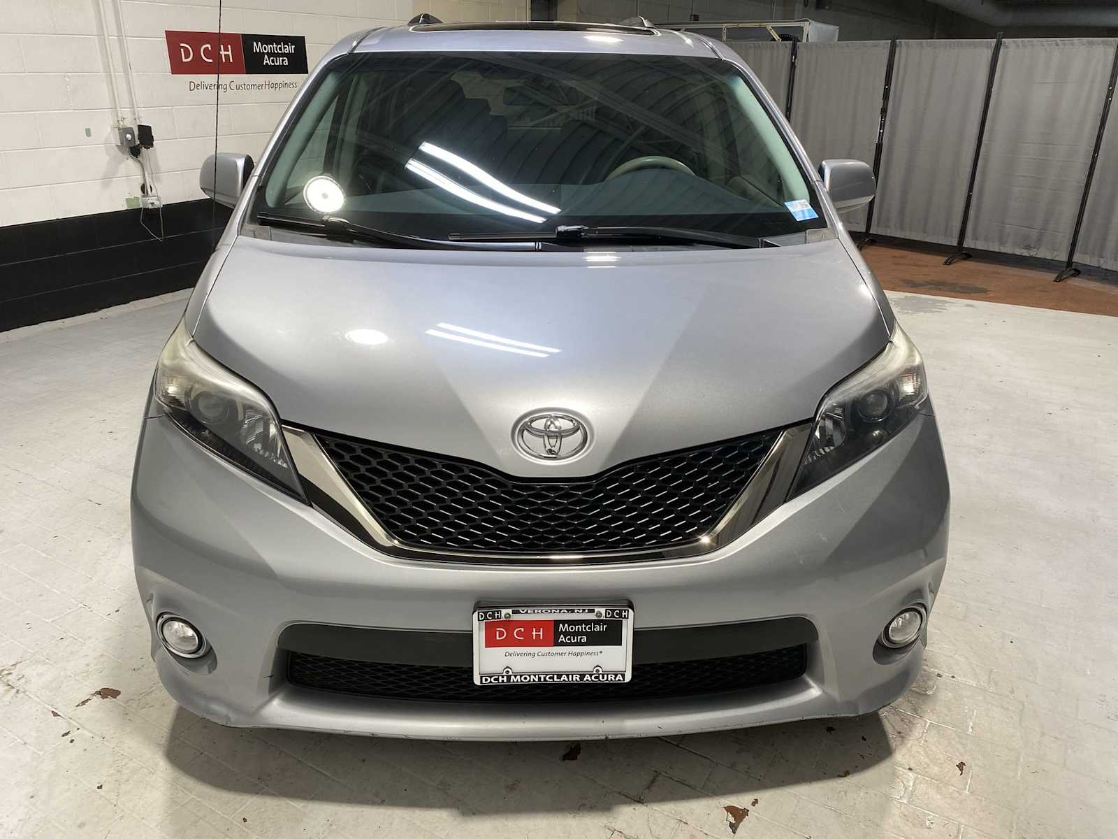 2011 Toyota Sienna SE photo 6