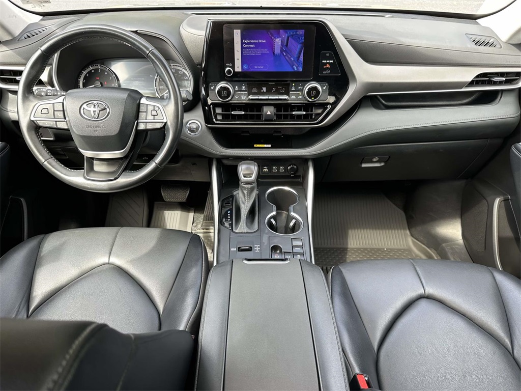 2023 Toyota Highlander XLE photo 2