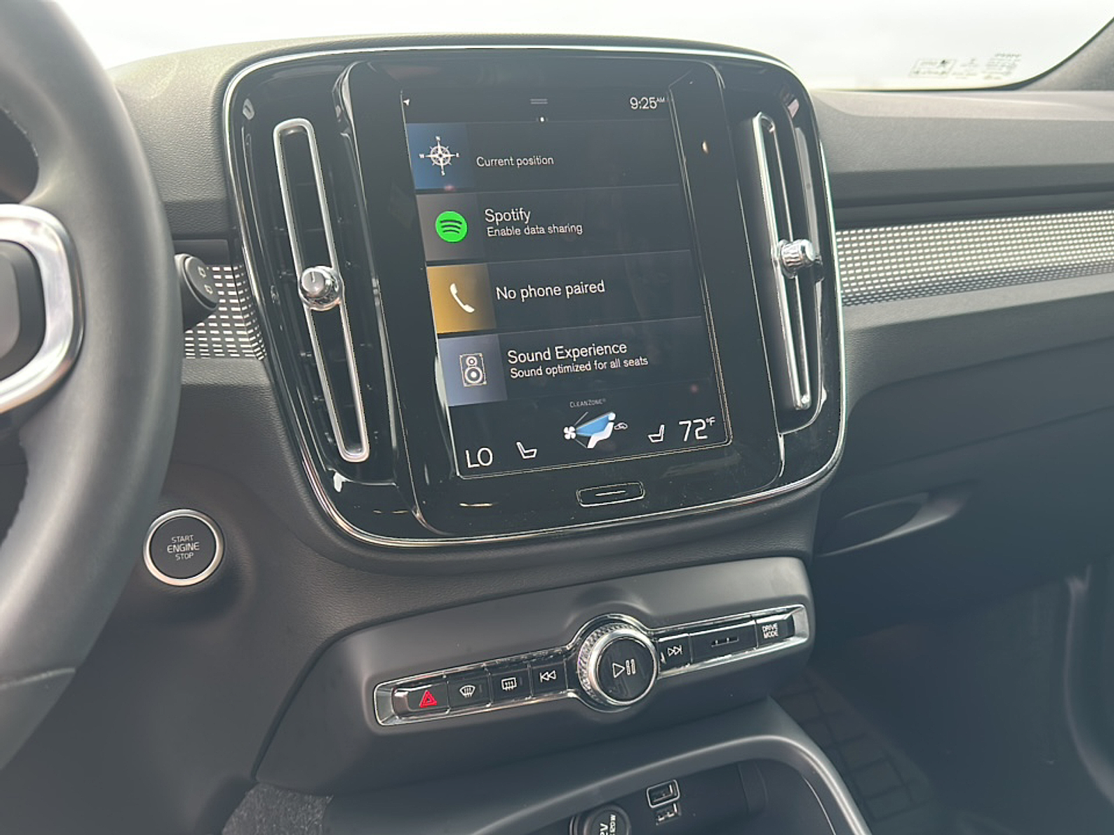2022 Volvo XC40 T5 R-Design photo 16