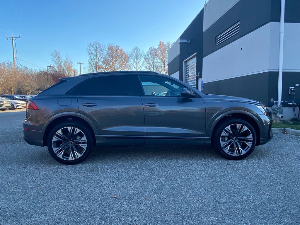 2025 Audi Q8 Premium Plus photo 2